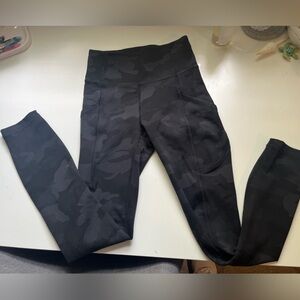 Lululemon black camo invigorate high rise tight 25 inch leggings- size 0